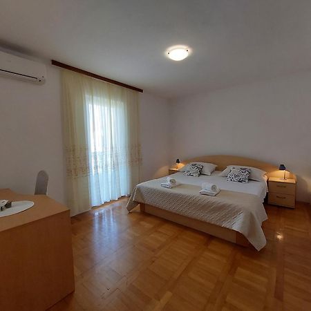 Apartmani Rahela Vodice Esterno foto