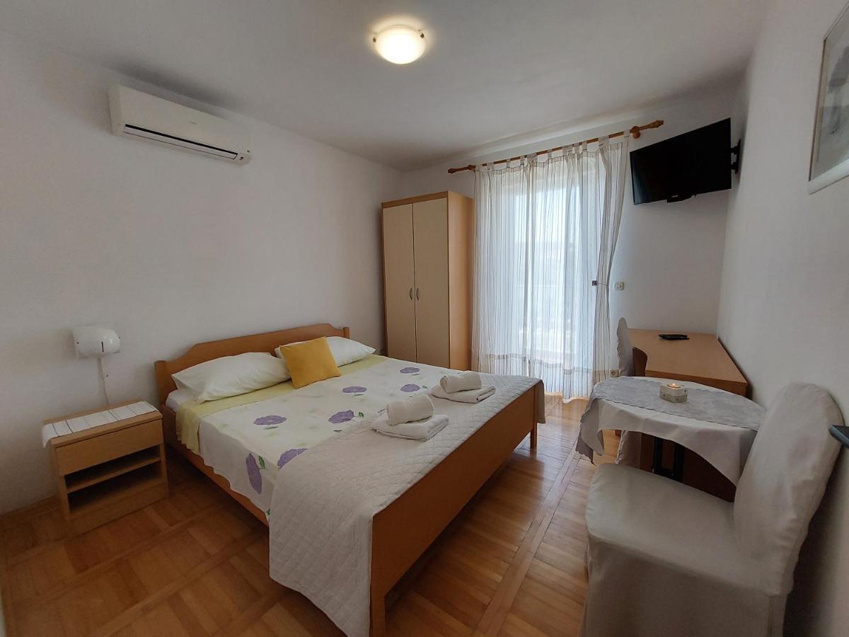 Apartmani Rahela Vodice Esterno foto
